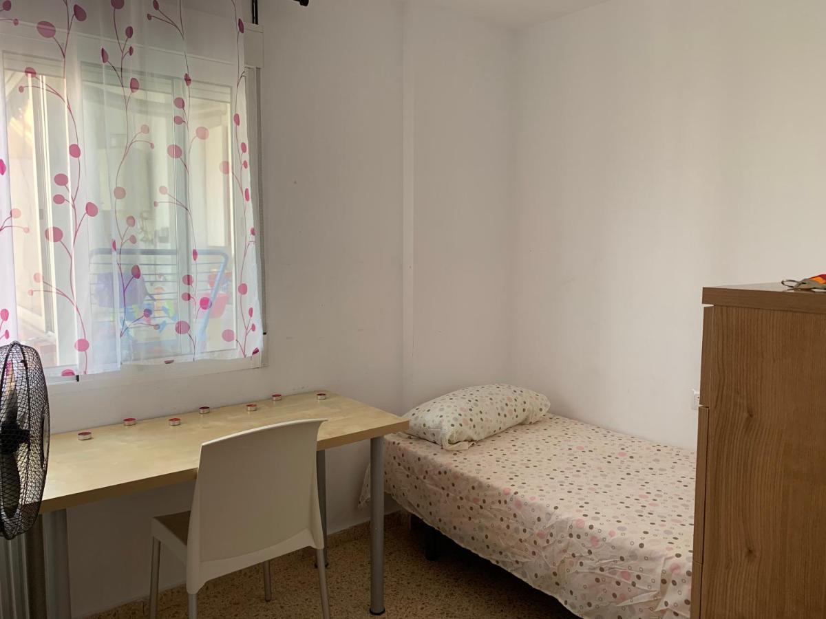 Habitación con cama individual, piso compartido en Avenida Blasco Ibáñez Valência Exterior foto
