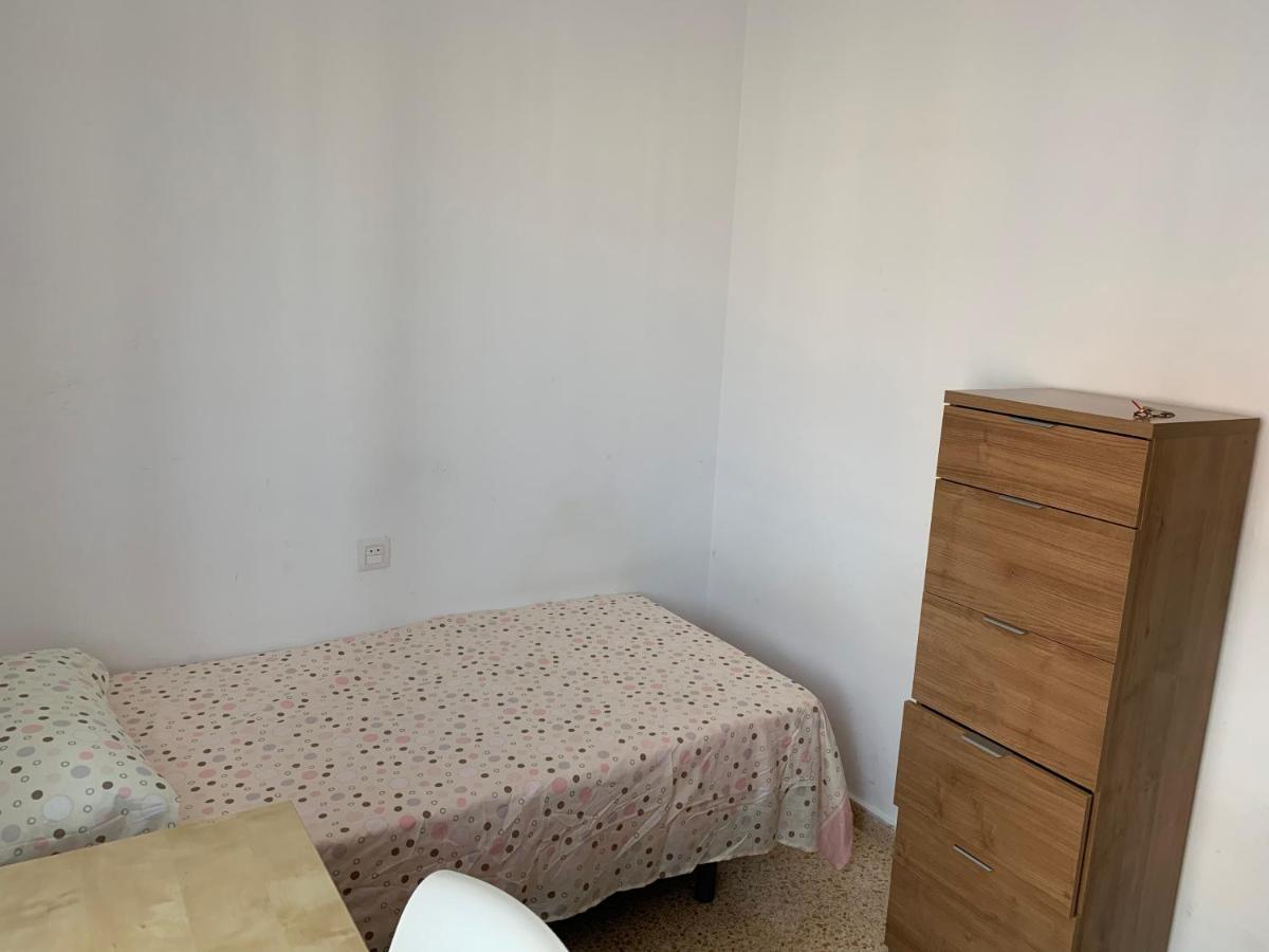 Habitación con cama individual, piso compartido en Avenida Blasco Ibáñez Valência Exterior foto