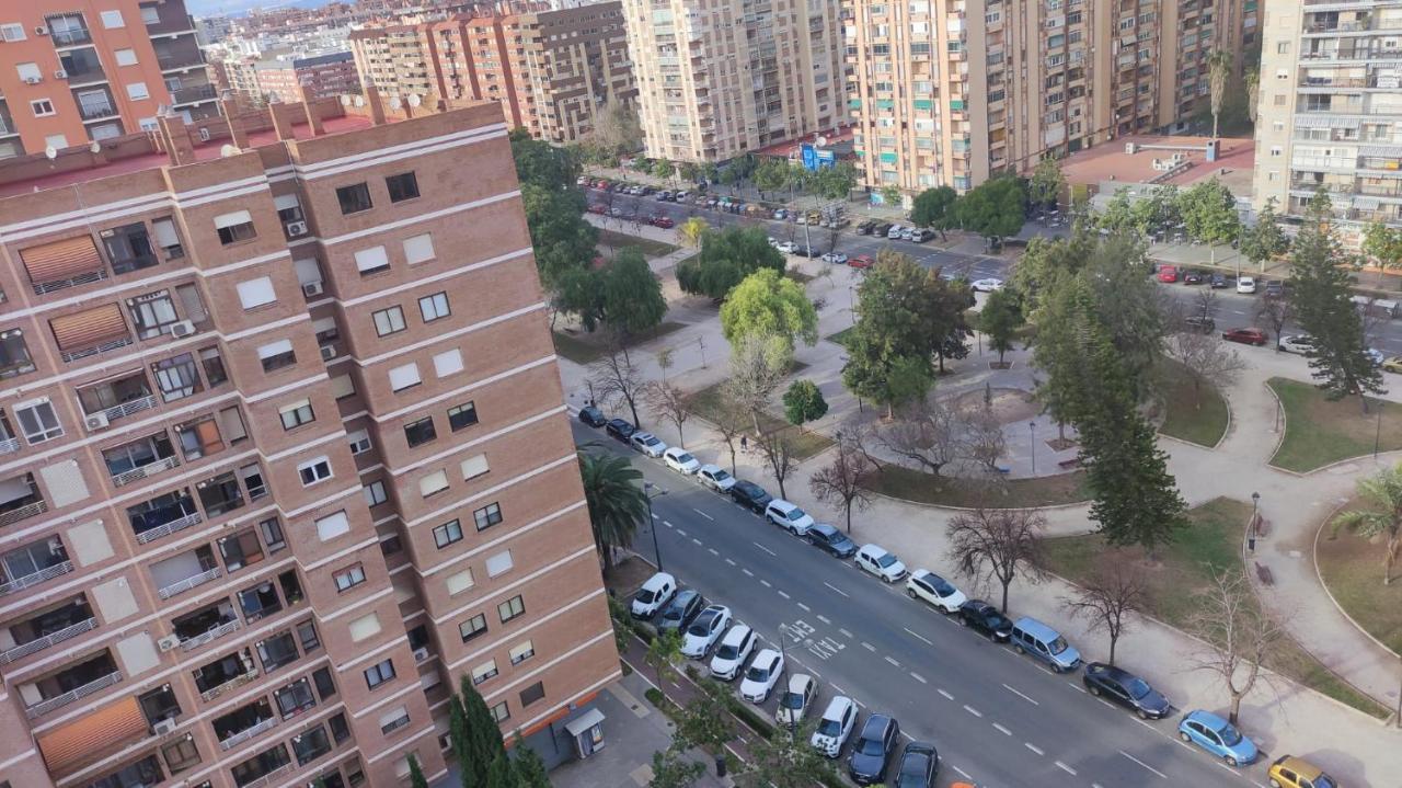 Habitación con cama individual, piso compartido en Avenida Blasco Ibáñez Valência Exterior foto