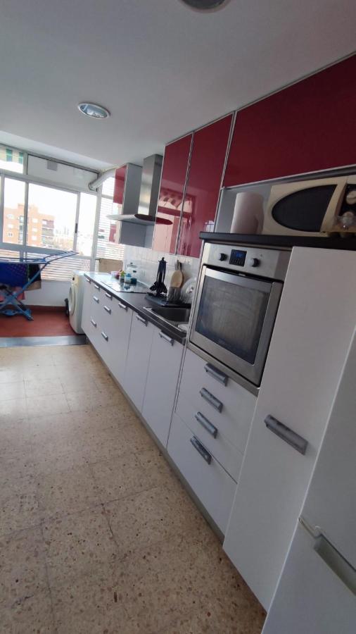 Habitación con cama individual, piso compartido en Avenida Blasco Ibáñez Valência Exterior foto